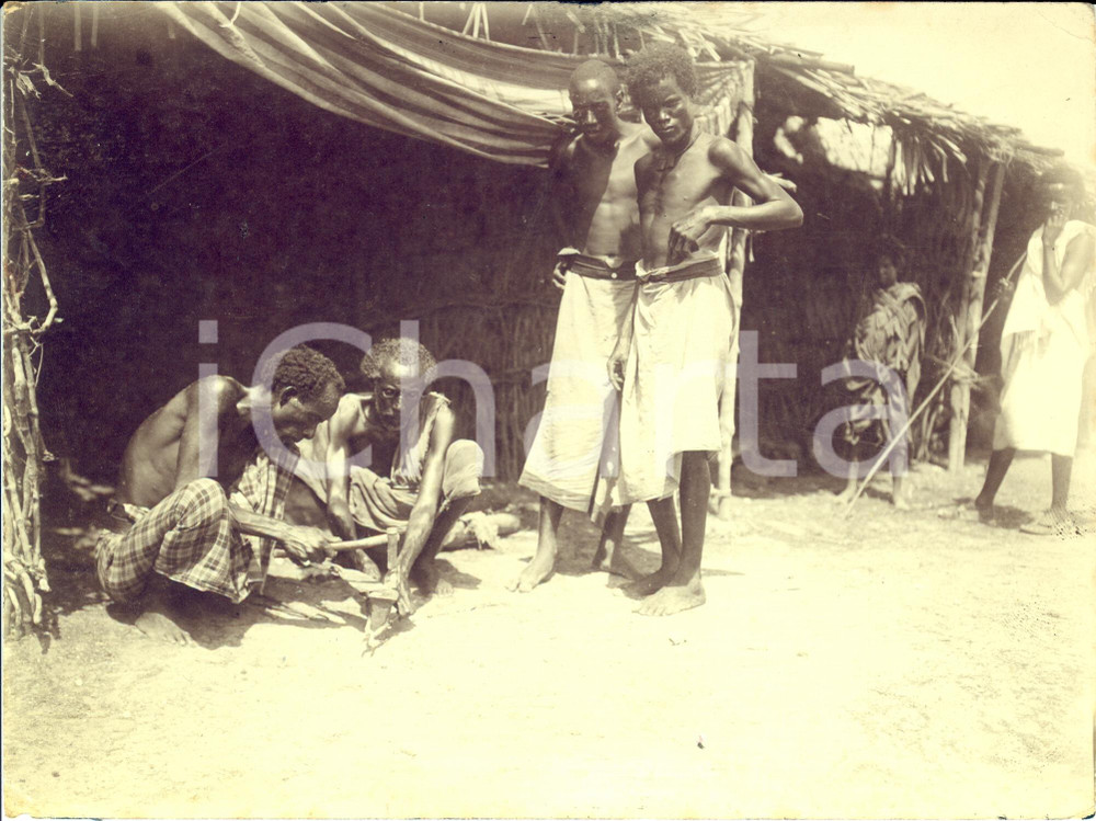 Fotografia d epoca originale 1935 ca SOMALIA Indigeni in capanne di paglia Fotografia 1