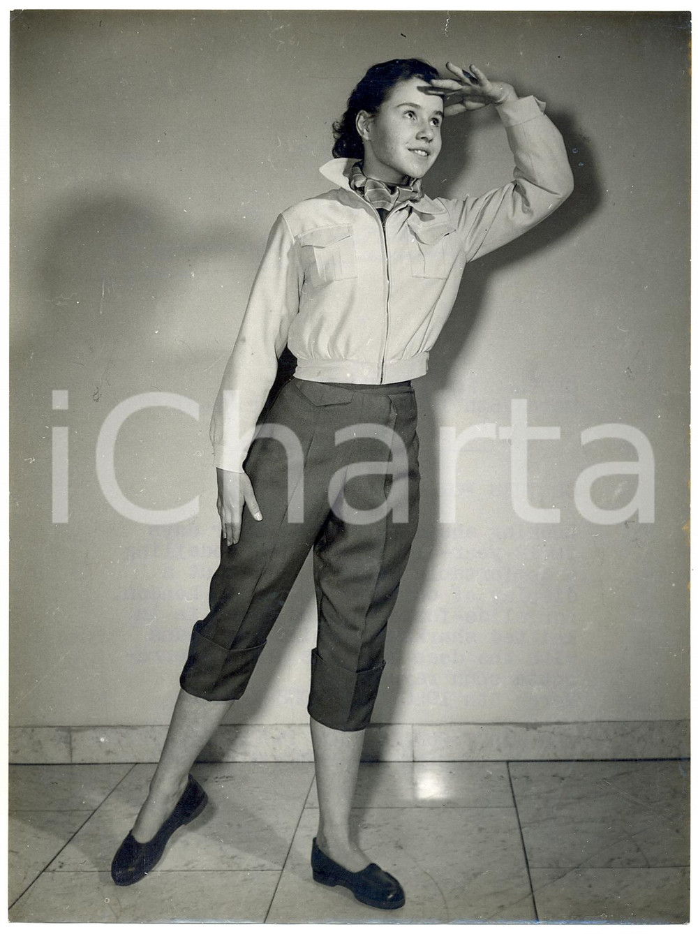 Fotografia d epoca originale 1955 CHILDREN S FASHION LONDON Anne FLACK wearing an holiday outfit Photo 1