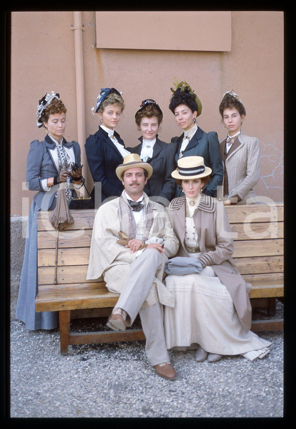 35mm vintage slide*1995 LA FAMIGLIA RICORDI - Massimo GHINI con il cast