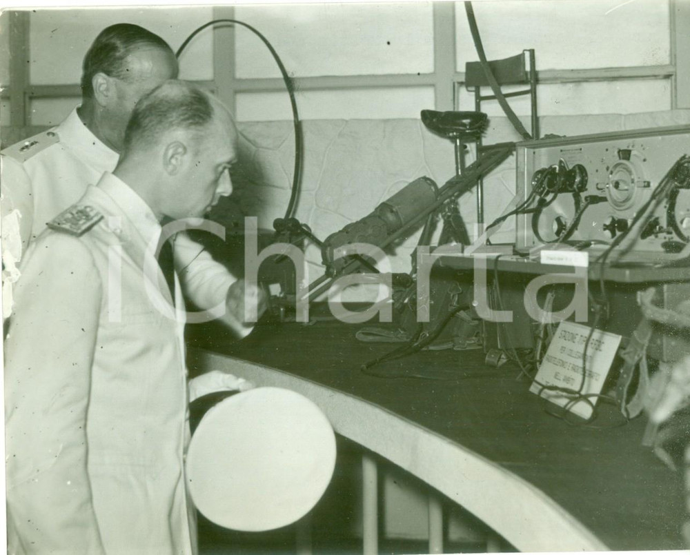 Fotografia d epoca originale 1939 MILANO Espositore dei radiotelefoni alla MOSTRA LEONARDESCA Fotografia 1
