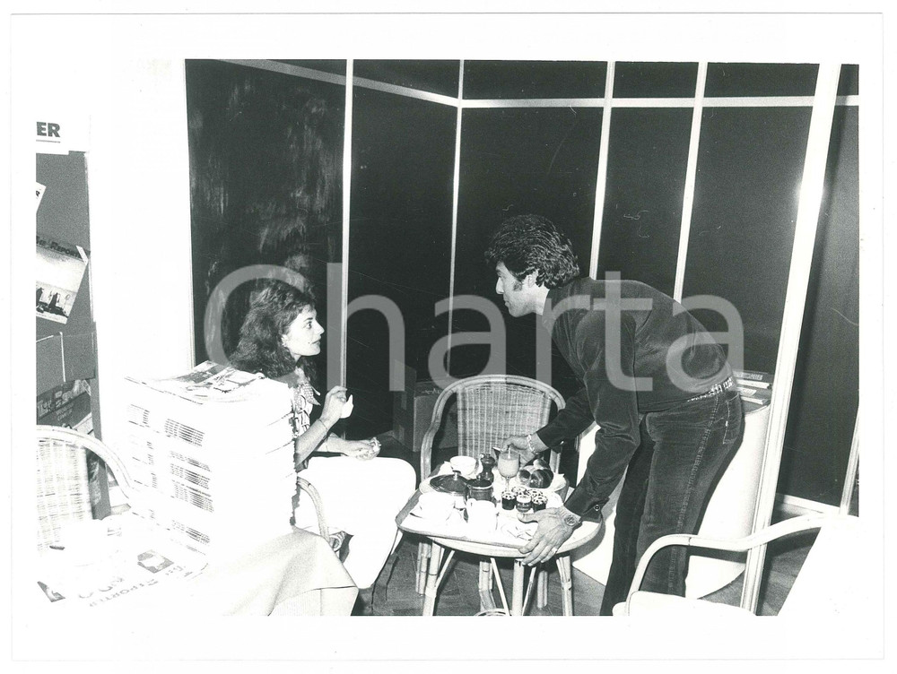 Fotografia d epoca originale 1980 ca CINEMA USA  Erik ESTRADA Lisa Marie GURLEY  Foto 24x18 cm 1