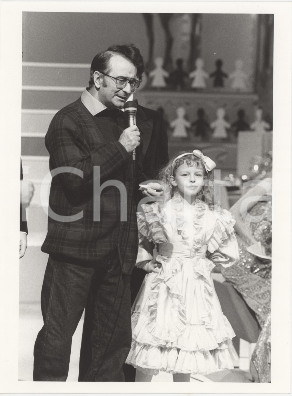 Fotografia d epoca originale 1985 RAI DUE Il tastomatto  Enzo TRAPANI con bambina Viola  Foto 18x24 cm 1