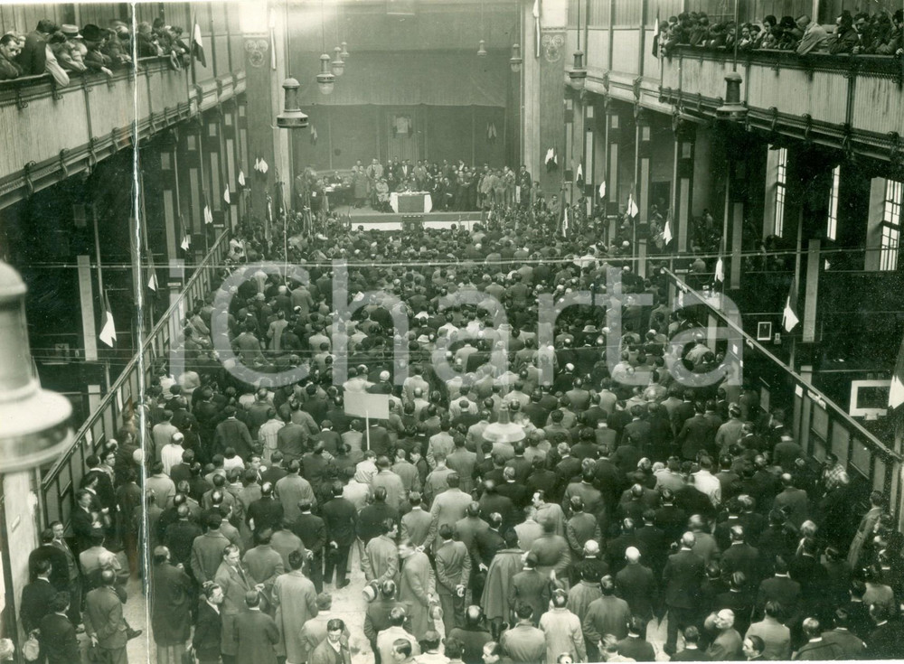 Fotografia d epoca originale 1932 MILANO Pubblico al Congresso dei periti industriali Fotografia DANNEGGIATA 1