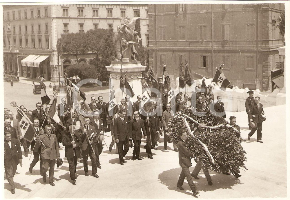 Fotografia d'epoca originale 1930 ca ROMA Congressisti aziende ministeriali all'ALTARE DELLA PATRIA *Foto 1