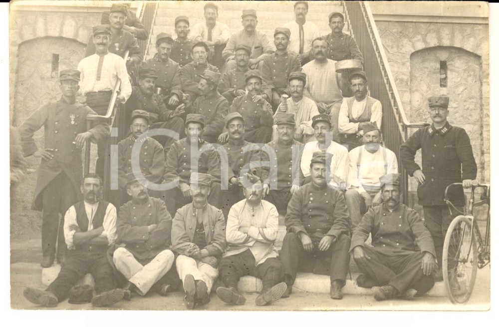 Fotografia d epoca originale 1915 ca WW1 ARMEE DE FRANCE Groupe de soldats 115e rgt Photo carte postale 1