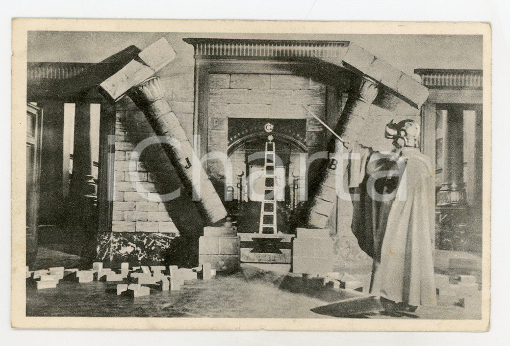 1910 ca BRUSSEL Belgische Anti-vrijmetselarij Bond - DE BEZEM - Postcard n°10  Cartolina postale d'epoca, della lega anti-massoneria belga, non viaggiata.Didascalia al verso: "10 - Theatrale inceneering voor de inwijding tot een hoogere graad".CONDIZIONI: G (minima smussatura al margine inferiore)FORMATO: FP    originale e autentica 1