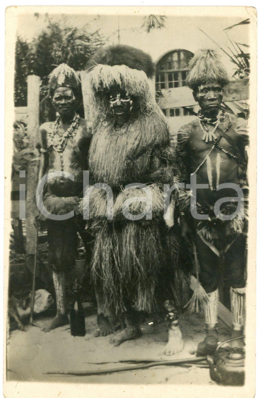 1930 ca CONGO BELGE Guerriers indigènes - Portrait - Photo 9x14 cm Fotografia d'epoca, in formato cartolina postale. GOOD/buono  Formato: 9x14 cm originale e autentica 1
