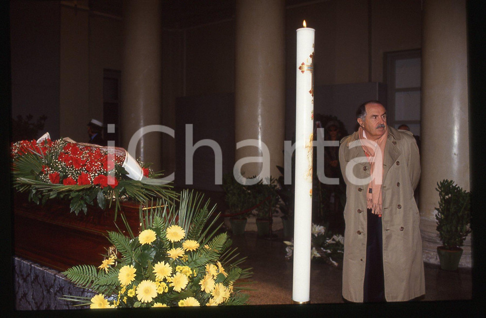 Fotografia d epoca originale 35mm vintage slide 1993 RIMINI Tonino GUERRA  Funerale di Federico FELLINI 2 1