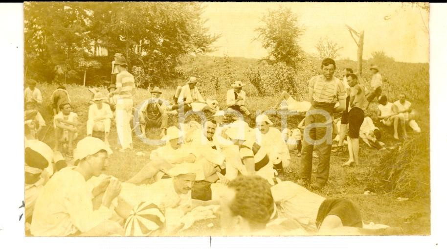 Fotografia d epoca originale 1920 ca VENEZIA GIULIA Colazione dei canottieri Foto VINTAGE 10x6 cm 1