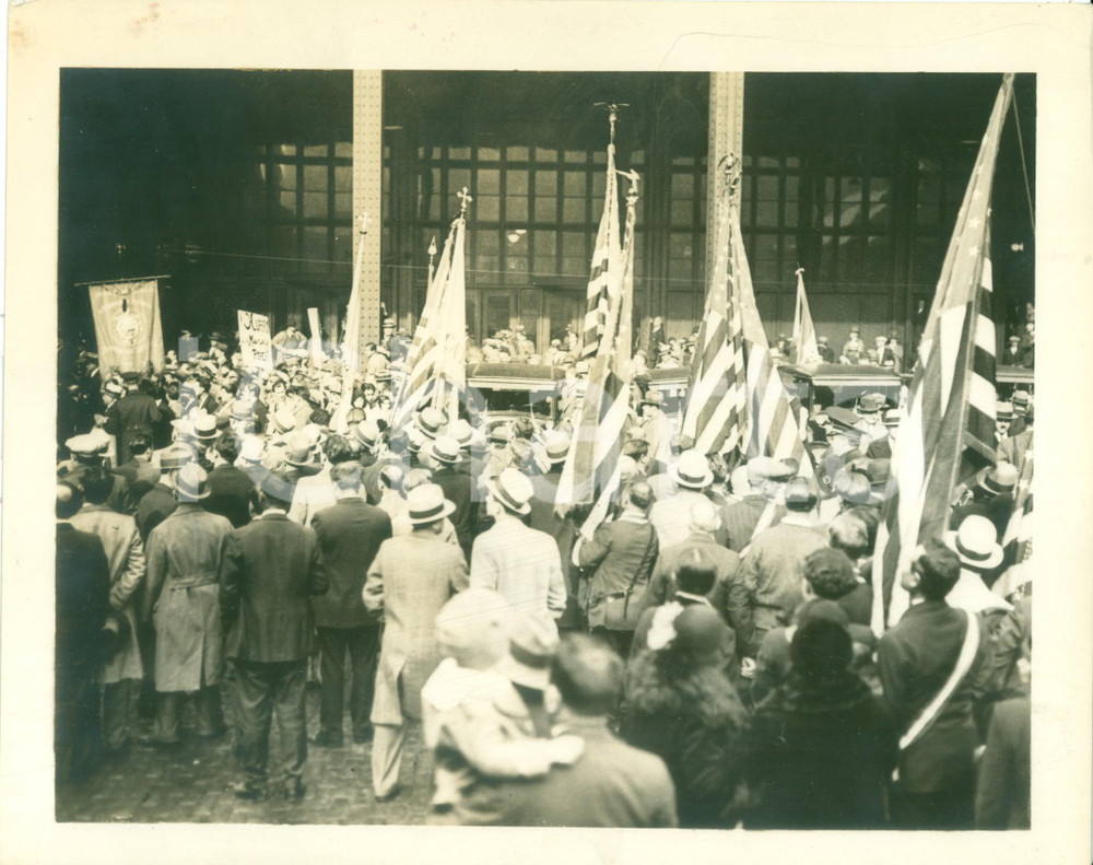Fotografia d epoca originale 1931 PHILADELPHIA USA Dino GRANDI all arrivo alla stazione ferroviaria FOTO 1