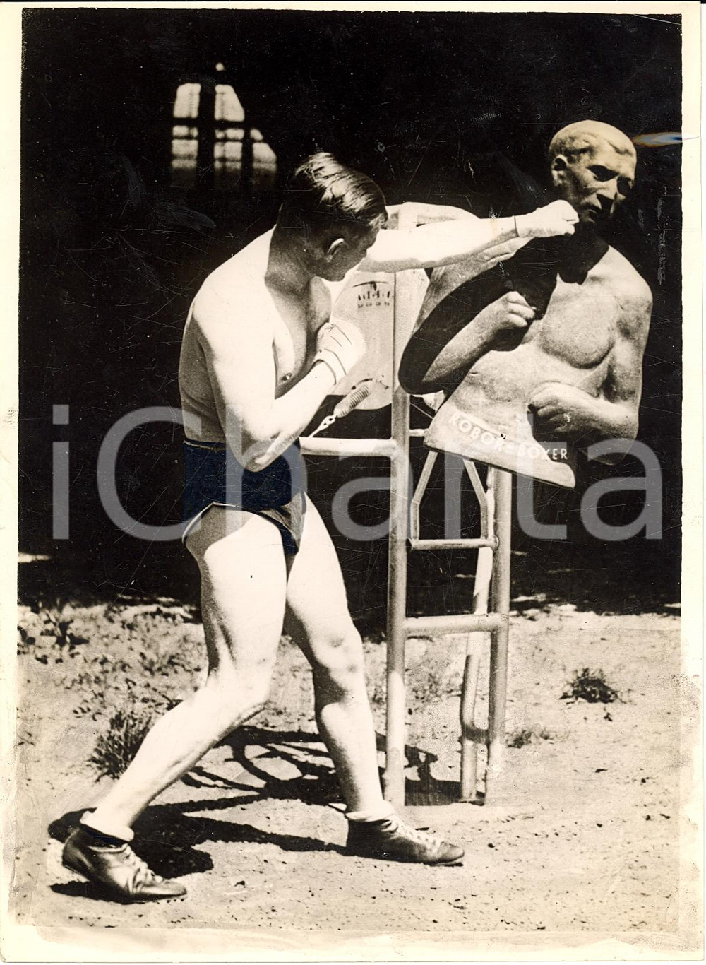 Fotografia d'epoca originale 1938 BOXE Allenamenti pugile con manichino ROBOR BOXER 1
