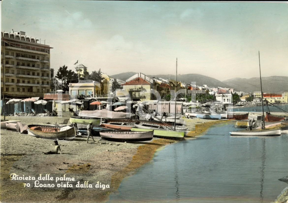 Cartolina originale da collezione 1955 LOANO (SV) Spiaggia con barche in secca vista dalla diga *ANIMATA FG VG 1