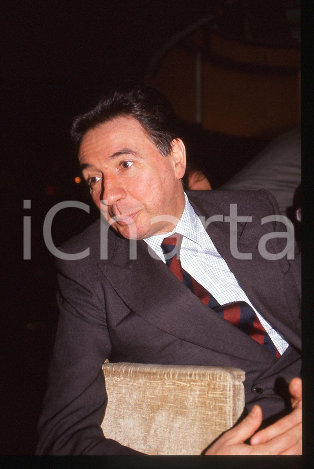 35mm vintage slide* 1990 ca POLITICA Carlo FRACANZANI Ritratto deputato DC (1)  Diapositiva d'epoca, in formato 35 mm.CONDIZIONI: GOOD  Tutti i diritti riservati.E' severamente vietata la riproduzione. ICharta mette in vendita, sul negozio eBay e in esclusiva sul sito "icharta" il proprio archivio composto da numerose diapositive e negativi fotografici d'epoca, tutti originali e autentici, che attraversano la storia del costume italiano tra gli la fine degli anni Sessanta e Novanta.Si tratta di uno sguardo inedito sull'attualit&agrave;, la politica, la vita quotidiana, il gossip e la cultura, che fotografa il cambiamento della nazione in quest'ultimo scorcio del XX secolo. Un'occasione unica per il mercato del collezionismo, che vede finalmente disponibile un archivio eccezionale per vastit&agrave;, tematiche e condizioni, in un settore (il negativo fotografico e la diapositiva) di assoluta novit&agrave; e dalle interessanti prospettive di investimento.  originale e autentica 1