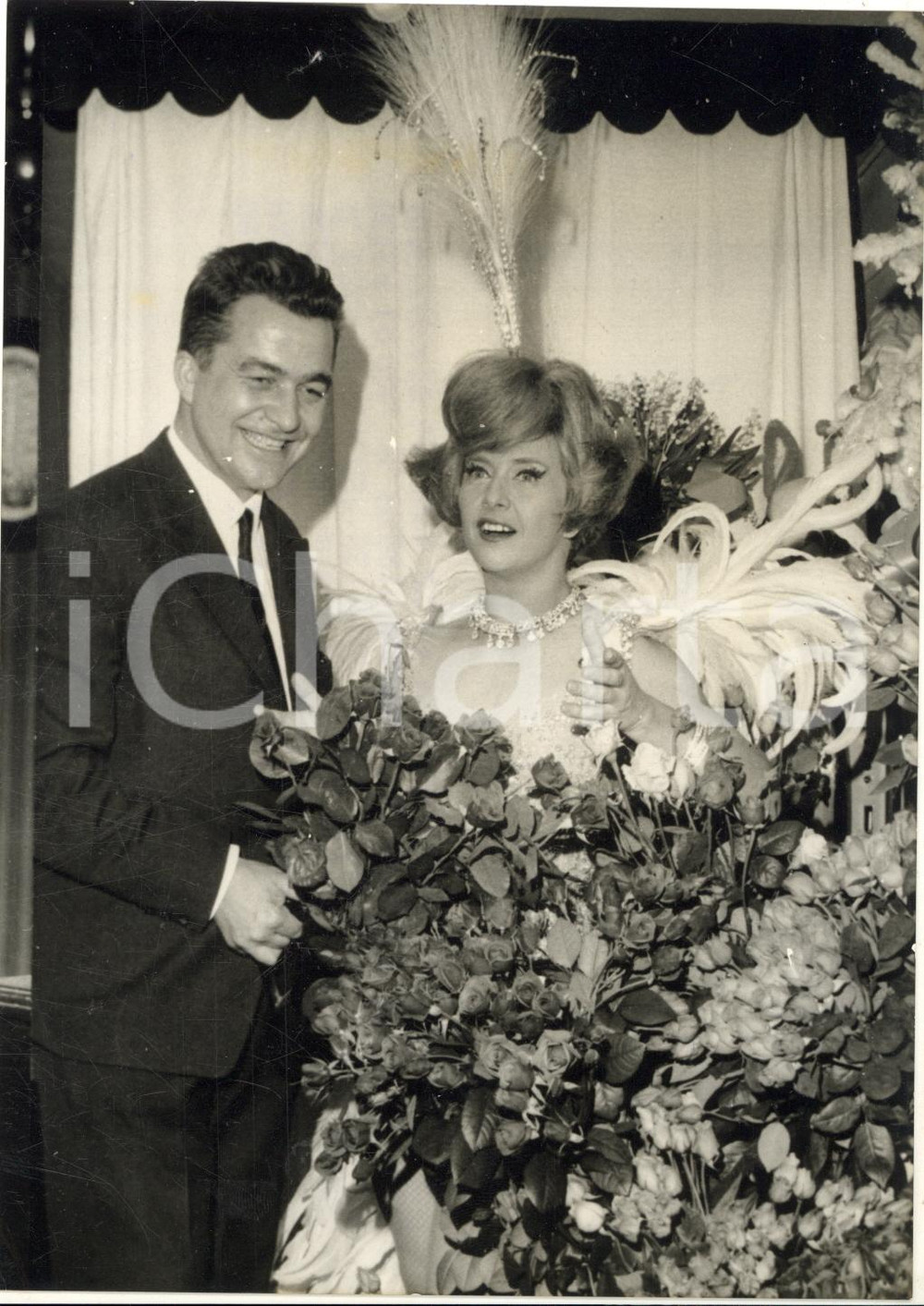 1964 PARIS Micky MICHELY vince tremila rose come "Premio Lilas" *Foto 13x18 cm