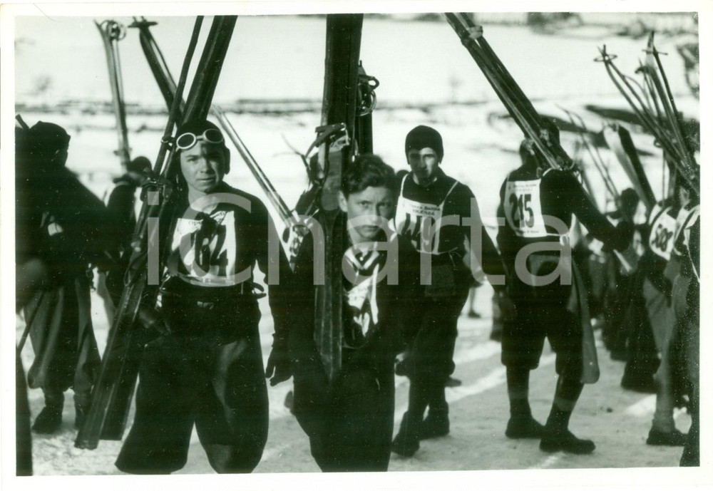 Fotografia d epoca originale 1935 ca CORTINA D AMPEZZO BL Sci Squadre OPERA BALILLA Campionati di discesa 1