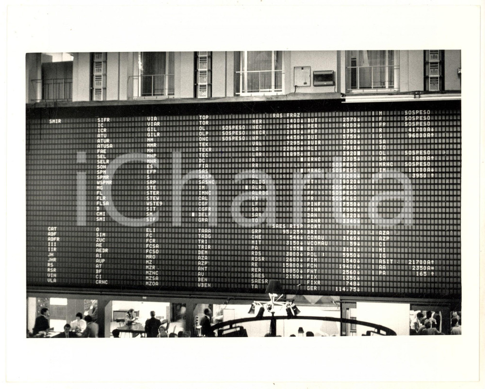 Fotografia d epoca originale 1987 MILANO Tabellone Borsa Italiana  Quotazione dei titoli Foto25x20 cm 1