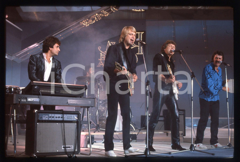 35mm vintage slide* 1983 RIVA DEL GARDA - MOODY BLUES durante l'esibizione (3)