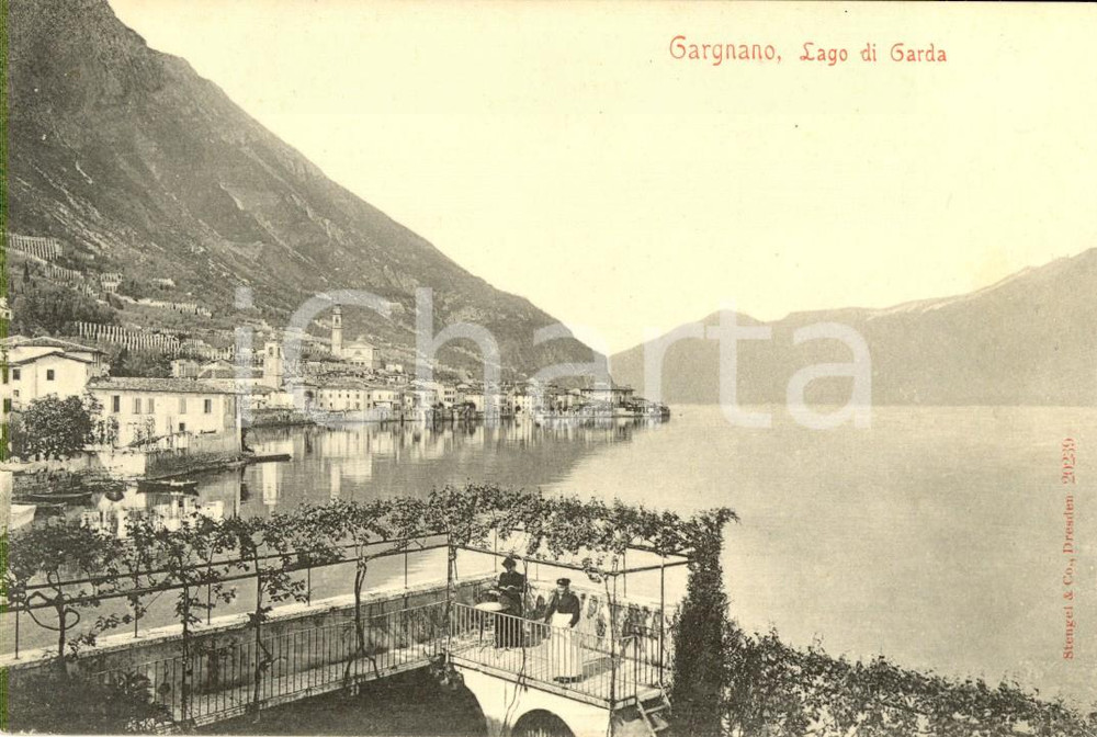 Cartolina originale da collezione 1920 ca GARGNANO BS Villeggianti su veranda sul lago Cartolina ANIMATA FP 1