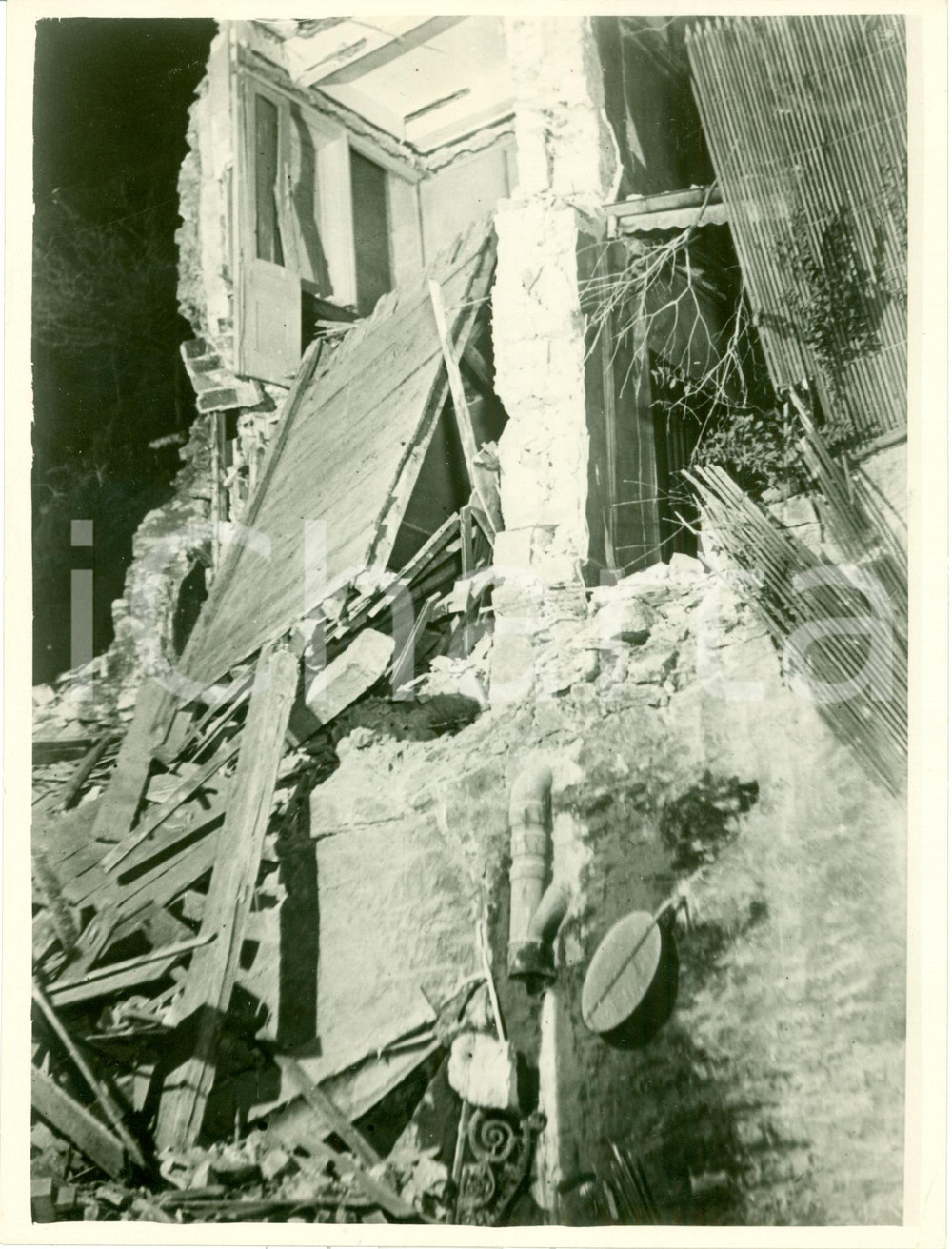 Fotografia d epoca originale 1930 LYON F Catastrofe di FOURVIERE Una casa distrutta dalla frana FOTOGRAFIA 1
