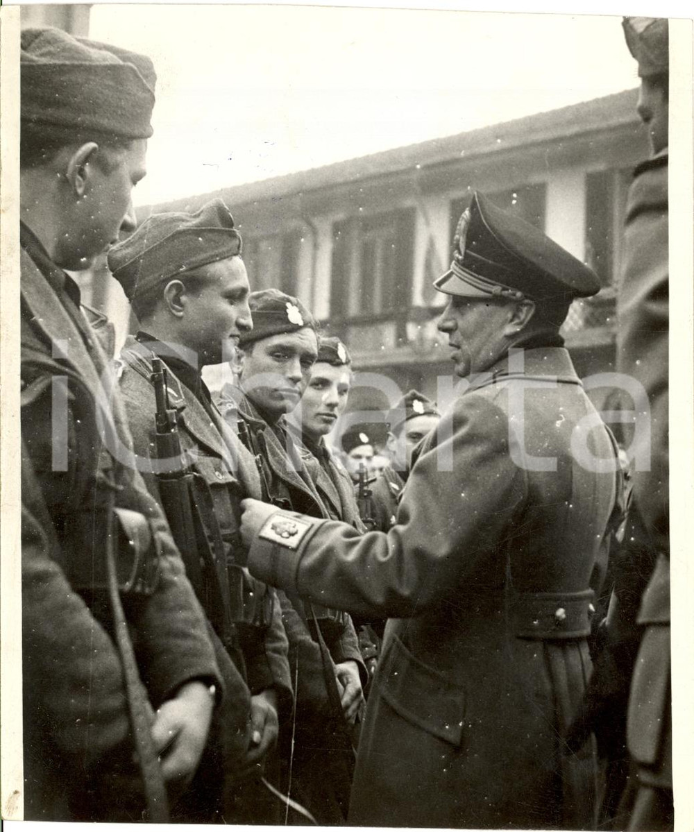 Fotografia d epoca originale 1941 CUGGIONO MI Andrea IPPOLITO passa in rassegna battaglione GIL 1