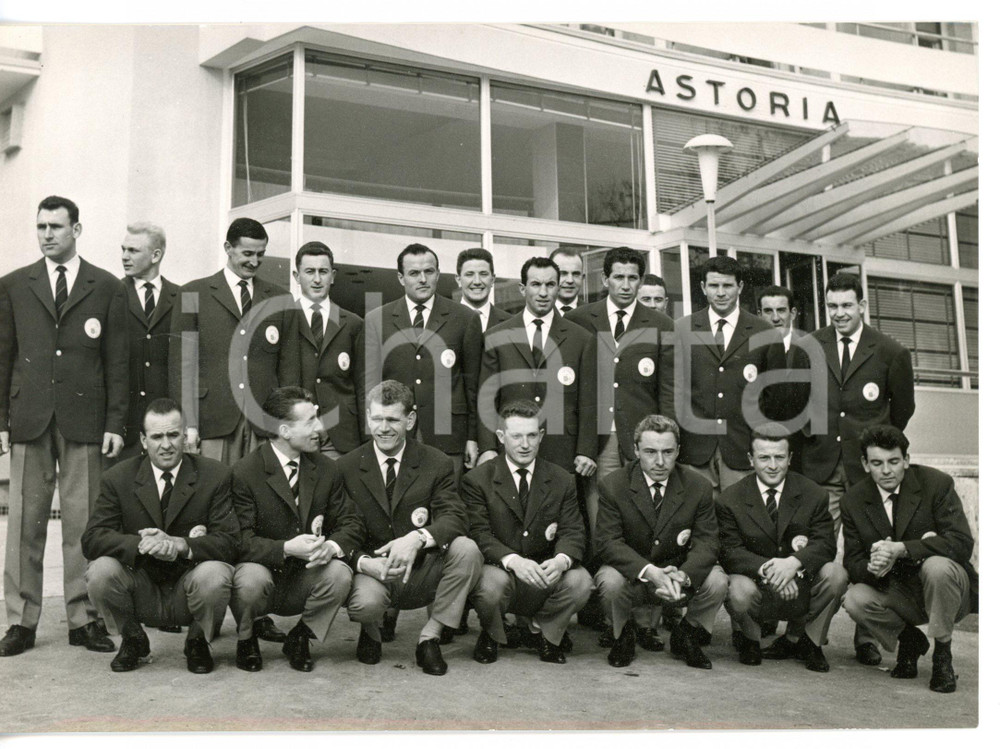 Fotografia d epoca originale 1960 ca SALÃ’ Albergo ASTORIA  Squadra CARPANO in ritiro / Nino DEFILIPPIS Foto 1