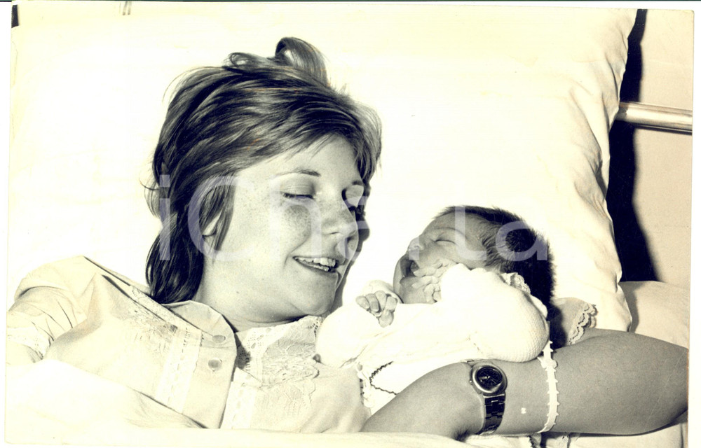 1975 ca COSTUME Moglie e figlio neonato del cantante DONATELLO (3) - Foto