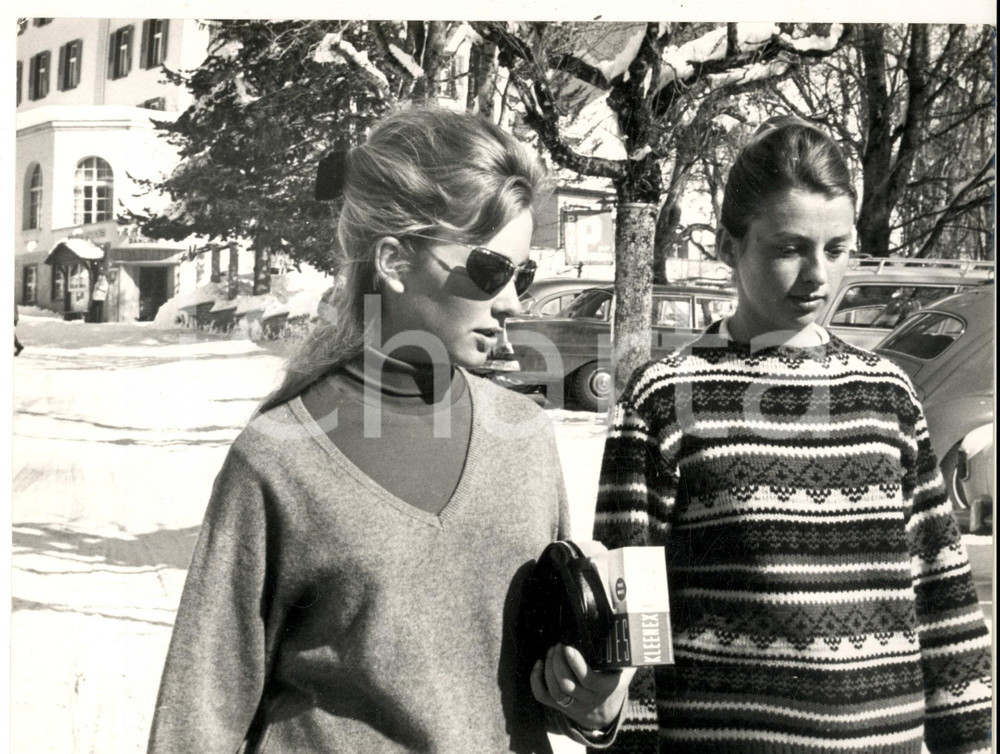 Fotografia d epoca originale 1960 ca KLOSTERS CH Paola del BELGIO passeggia in paese Fotografia 27x20 cm 1