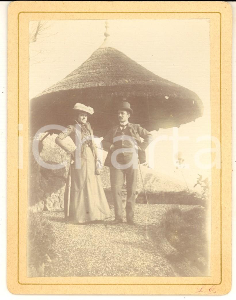 1900 ALPI MARITTIME Coppia sotto l'ombrellone in un parco - Foto VINTAGE 10x13