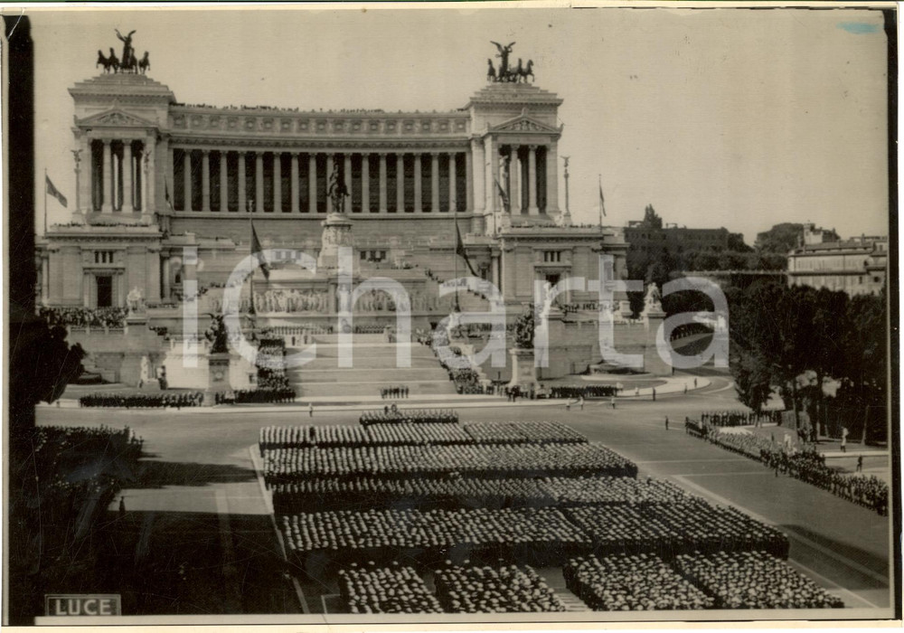 Fotografia d epoca originale 1942 ROMA WW2 L Esercito schierato al MILITE IGNOTO Telefoto 1