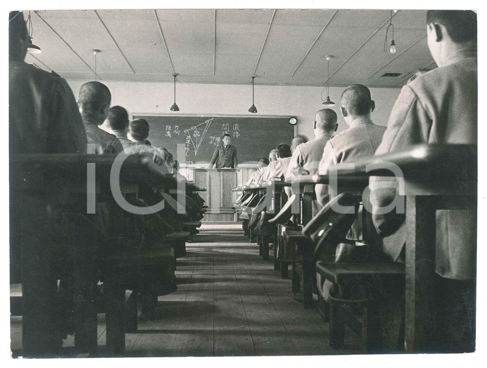 1940 ca JAPAN The Military Officers' School - Room for the instruction - Photo Fotografia d'epoca.  FAIR/discreto piegature angolari; piegature al lato inferiore Formato: 23x17 cm originale e autentica 1