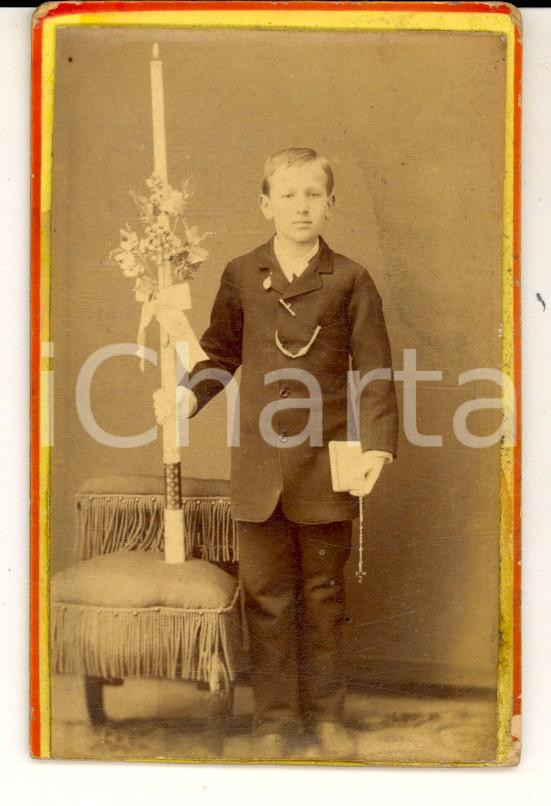 Fotografia d epoca originale 1890 ca MASEVAUX F Bambino alla Prima Comunione Foto SCHOENBERG CDV 1