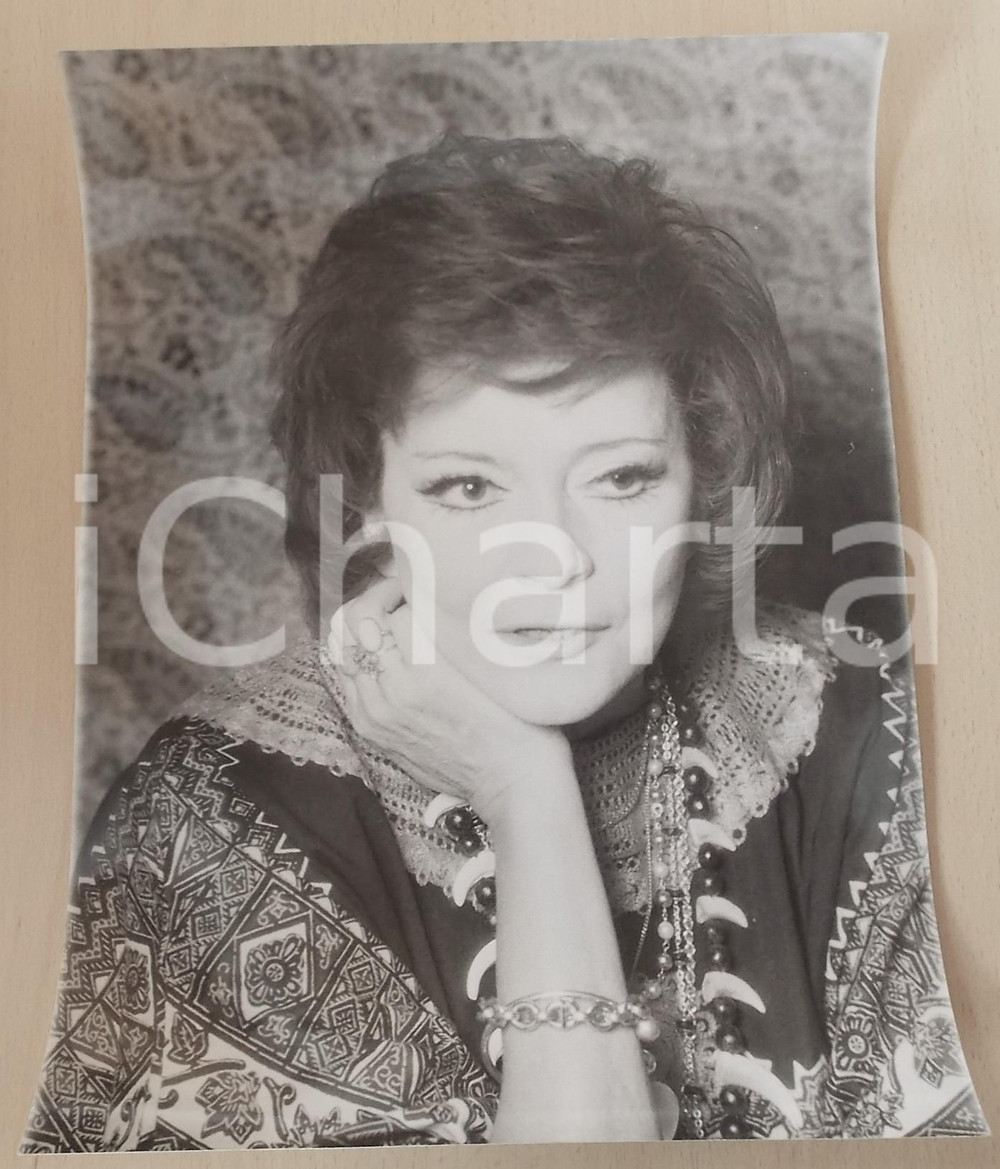 1970 ca COSTUME Ritratto cantante Nilla PIZZI in abito etnico (2) Foto 30x40 cm
