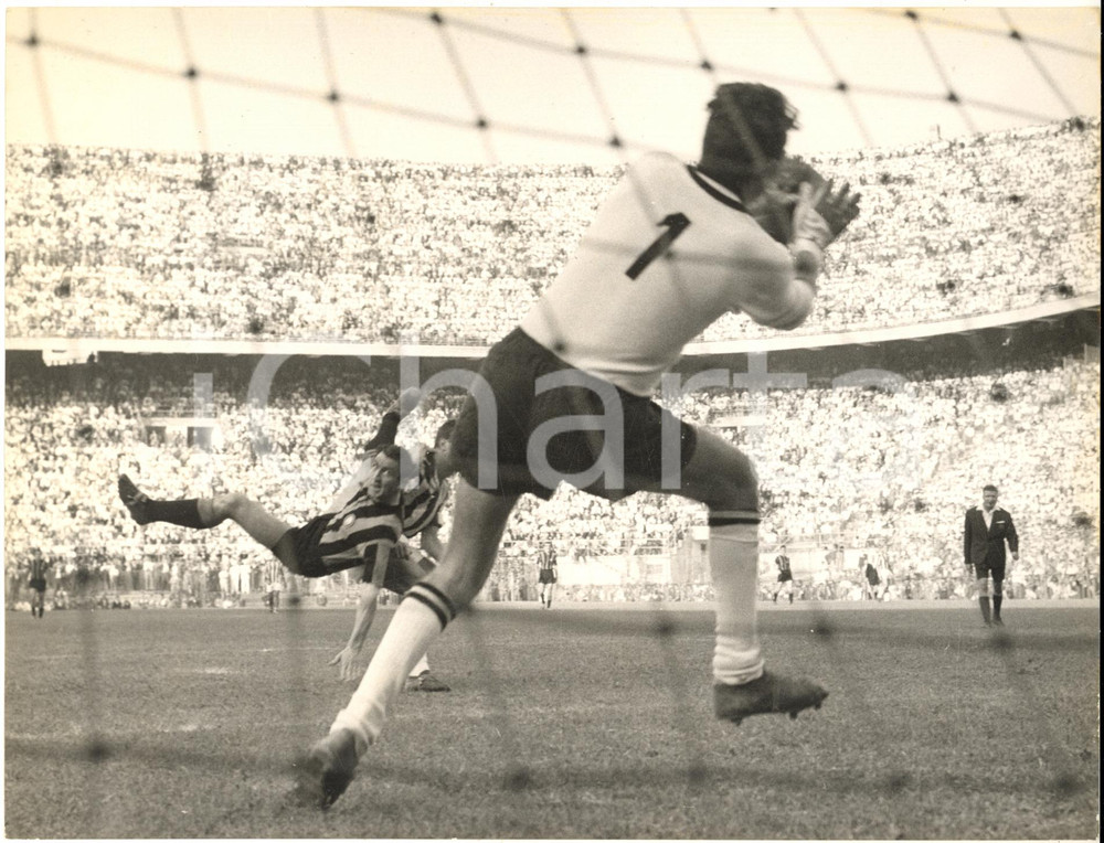 1960 ca CALCIO SERIE A INTER-JUVENTUS Parata di Carlo MATTREL - Foto 24x18