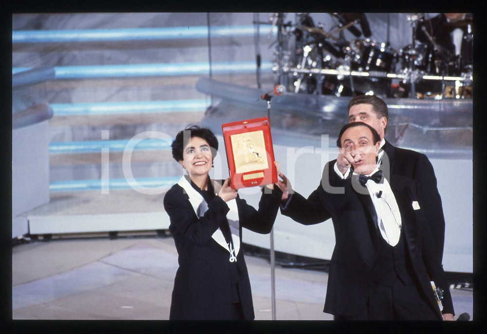 Fotografia d epoca originale 35mm vintage slide 1992 SANREMO  Pippo BAUDO Leonardo MAZZA e Mia MARTINI 1