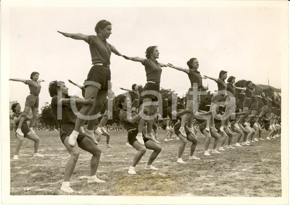 Fotografia d epoca originale 1938 ERMENONVILLE F Fete de FEMINA SPORT un exercice d ensemble Photographie 1