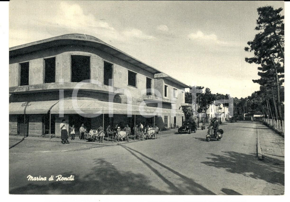 Cartolina originale da collezione 1960 ca MARINA DI RONCHI MS Un bar sul lungomare Cartolina ANIMTA VESPA FG 1