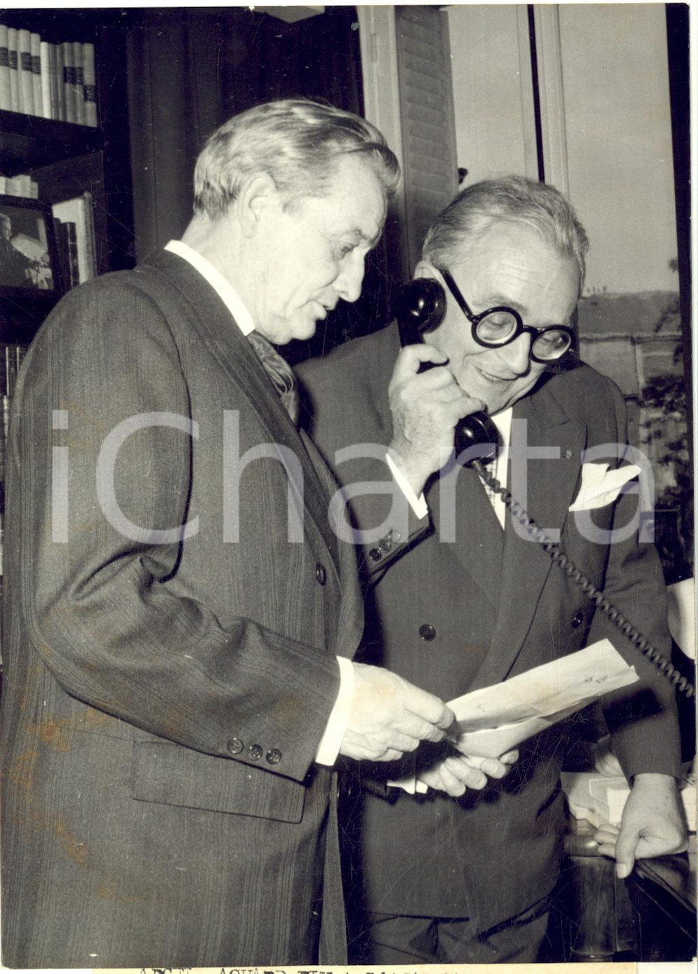 1959 PARIS Marcel PAGNOL félicite Marcel ACHARD élu à l'Académie Française PHOTO