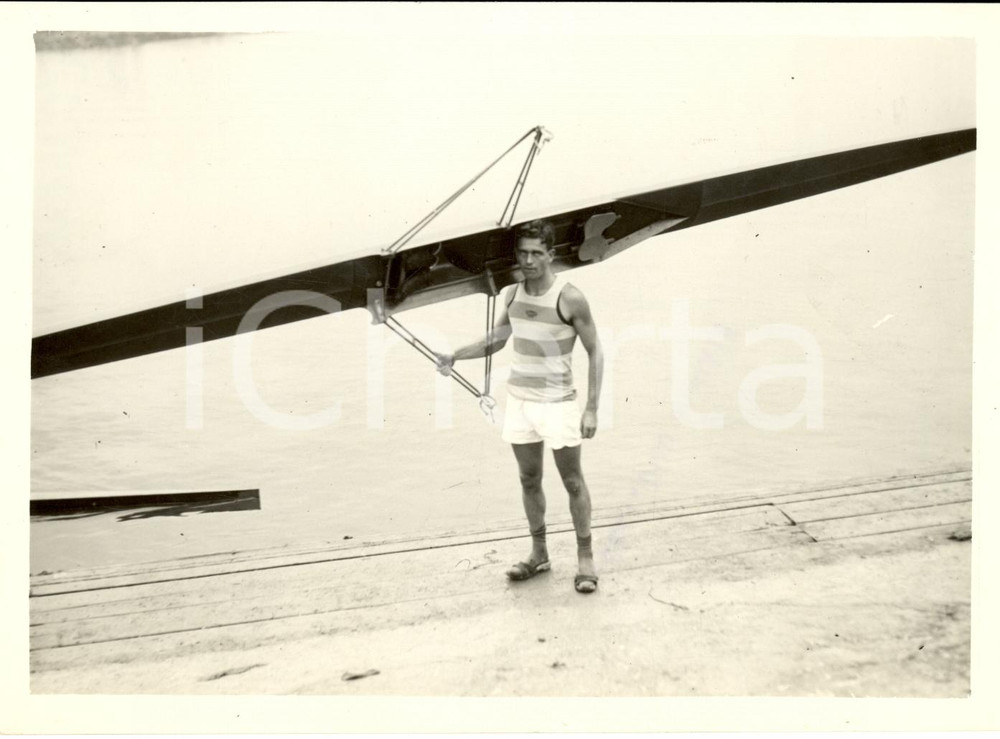 Fotografia d'epoca originale 1936 MILANO IDROSCALO Canottaggio Atleta MICHELA di TORINO vince eliminatorie 1