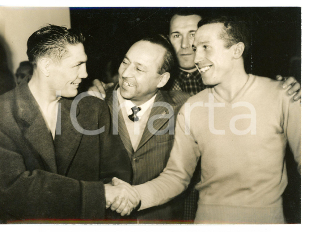1955 MILANO BOXE Stretta di mano tra Ray FAMECHON e Sergio MILAN prima del match