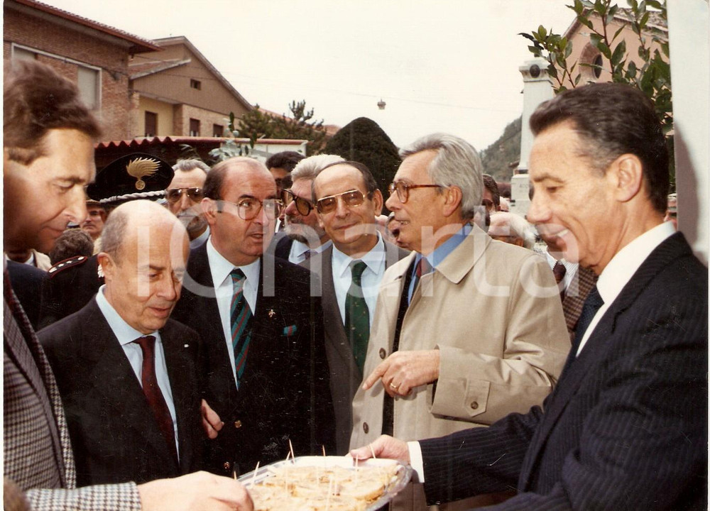 Fotografia d epoca originale 1990 ca PESARO Arnaldo FORLANI e staff DEMOCRAZIA CRISTIANA  Foto 1
