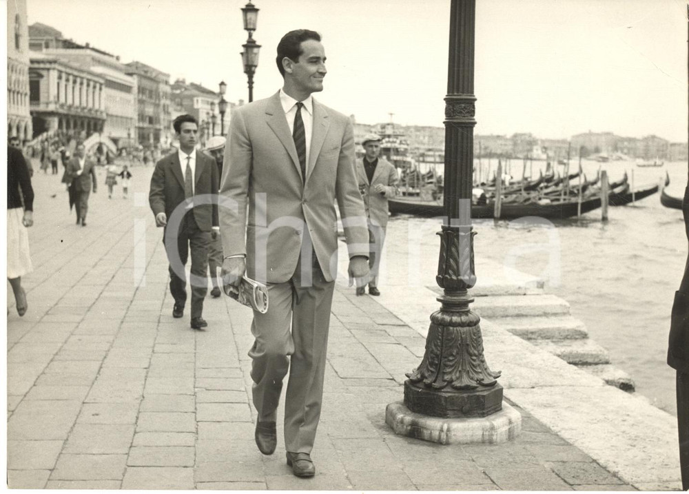1960 ca VENEZIA Mostra del Cinema - Vittorio GASSMAN a passeggio - Foto 18x13
