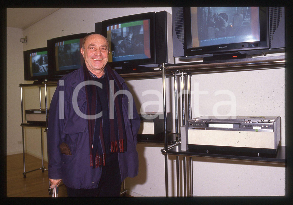 35mm vintage slide* 1990ca MILANO Giò POMODORO visita video installazione (5)