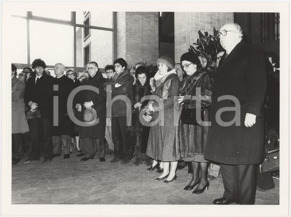Fotografia d epoca originale 1985 MILANO Funerali di Innocenzo GASPARINI  Giovanni SPADOLINI Foto 24x18 cm 1
