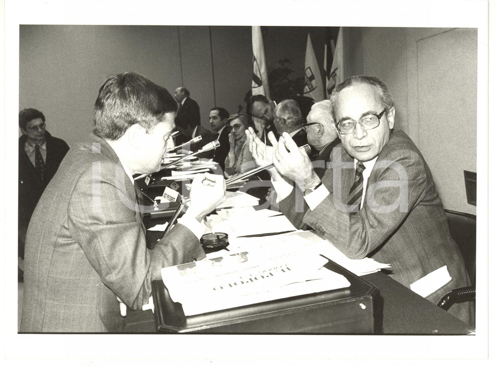 1990 ca MILANO - DC Convegno con Massimo DE CAROLIS *Fotografia 24x18 cm