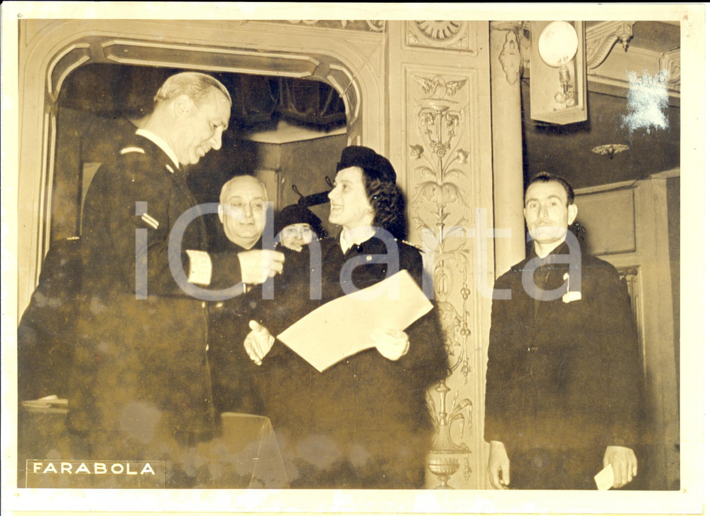 Fotografia d epoca originale 1935 ca MILANO Madri prolifiche premiate TEATRO DAL VERME Fotografia 1
