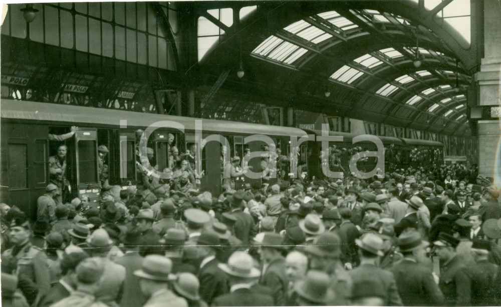 Fotografia d epoca originale 1935 MILANO Camicie Nere partono da STAZIONE CENTRALE per AFRICA ORIENTALE Foto 1