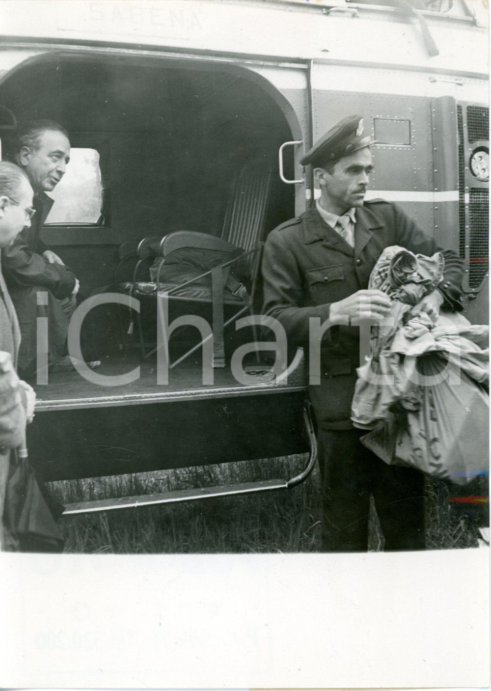 1954 TORINO Elicottero servizio postale Milano-Torino - Caricamento della posta