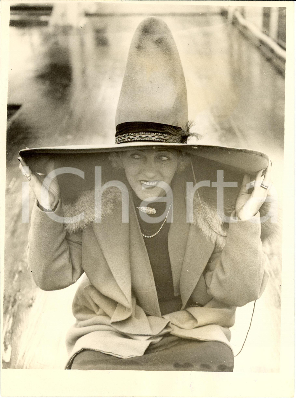 1937 PLYMOUTH UK Passeggera piroscafo ILE DE FRANCE sombrero più largo del mondo