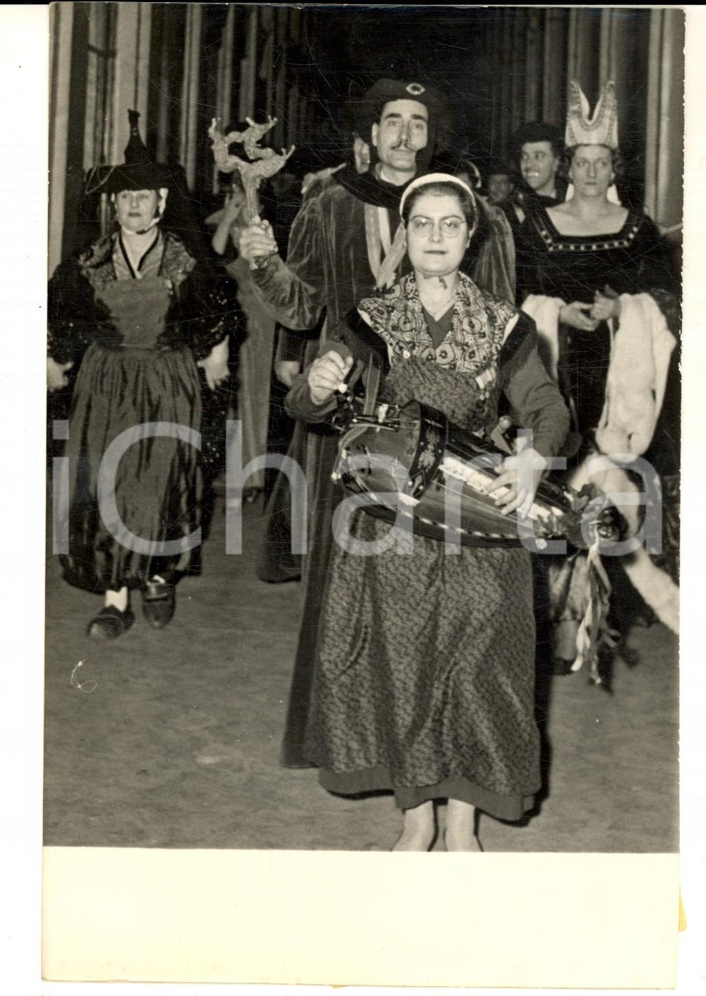 1958 PARIS Cortège dignitaires Ordre du Collier de l'Escargot de BOURGOGNE Photo