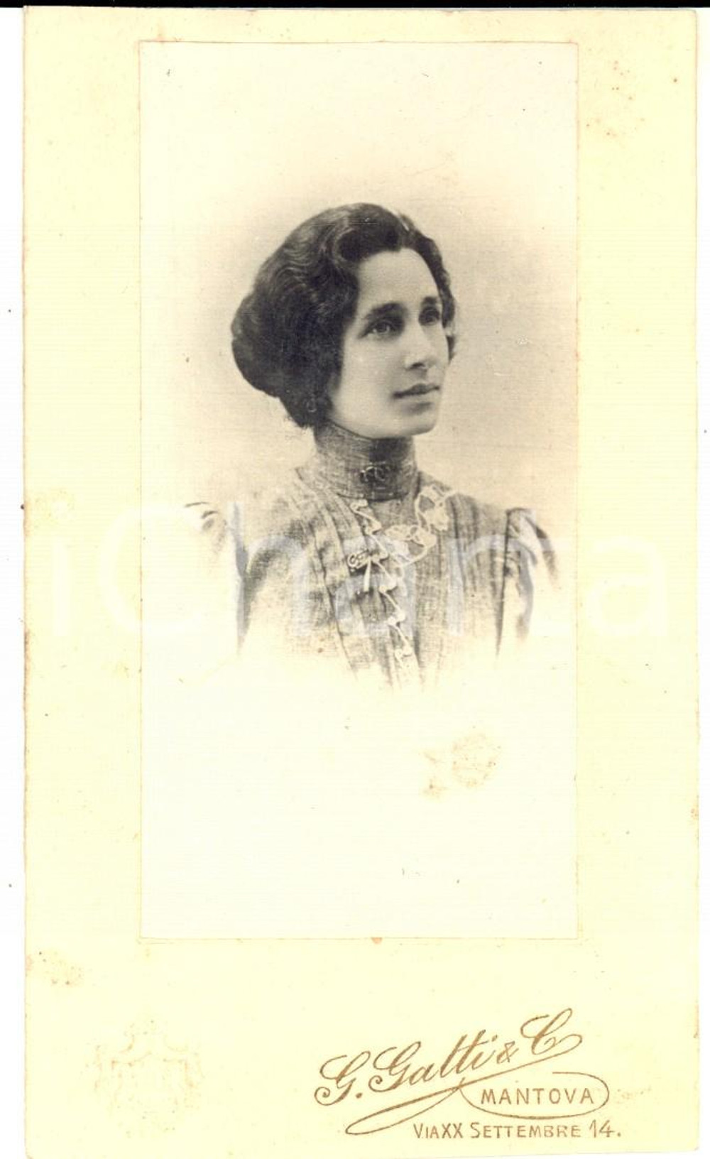 Fotografia d epoca originale 1890 ca MANTOVA Donna con acconciatura raccolta Fotografia G. GATTI 1
